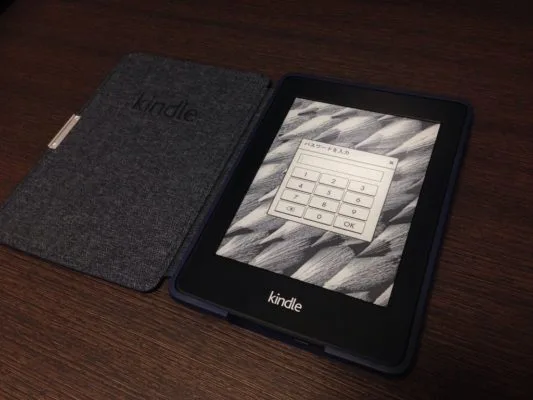 持ち歩きにはこれ！Kindle Paperwhite用純正レザーカバーで得