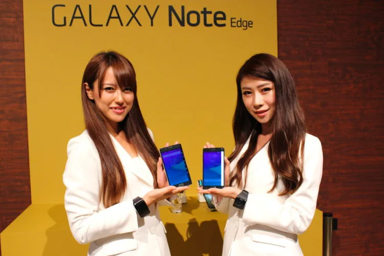 世界に先駆けて日本で最初に発売 エッジスクリーン搭載スマホ Galaxy Note Edge タッチ トライレポート Time To Live Forever