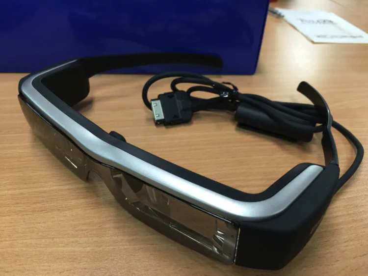 【極美品】EPSON MOVERIO BT-200AV + EHDMC10 Moverio BT-200 Smart Glasses (Developer Version Only