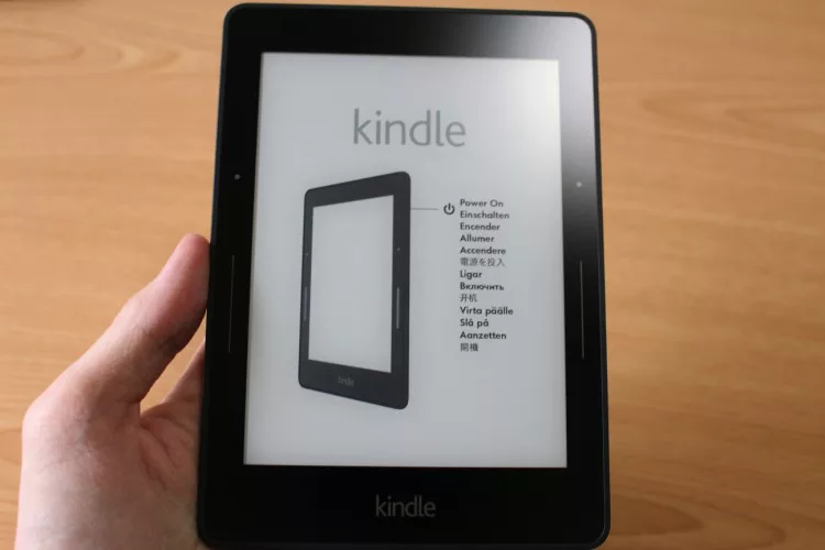 驚きの白さ。Kindle Voyageを1ヶ月使ってみて | Time to live