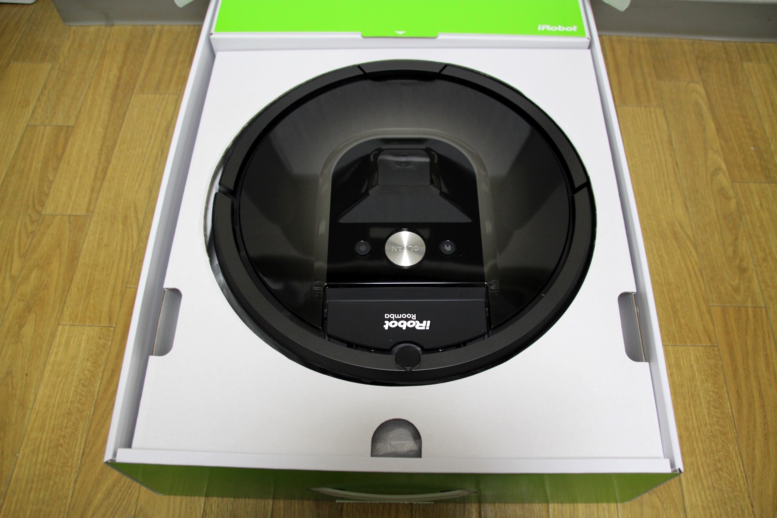 全自動掃除ロボット「ルンバ」の最新機種『Roomba 980』の実力を試す 