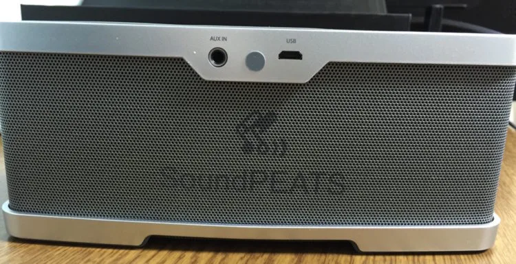 イコライザーつきで重低音が映える 2.1ch Bluetoothスピーカー