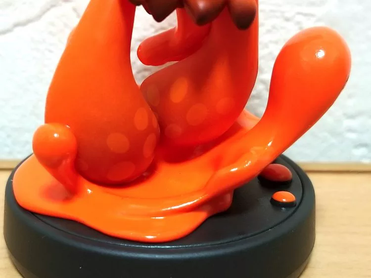 スプラトゥーンのamiibo『イカ（オレンジ）』を買った。触り心地