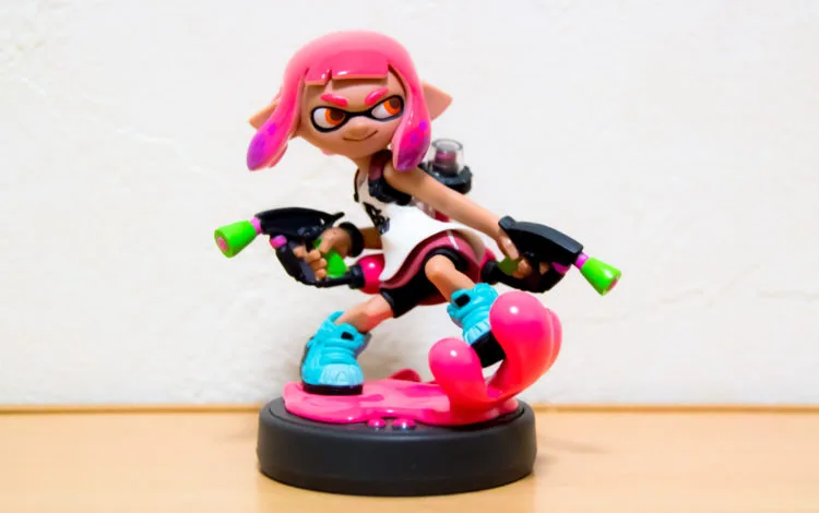 スプラトゥーン2のamiibo『ガール（ネオンピンク）』購入。使い方とゲットできるギアの紹介 | Time to live forever